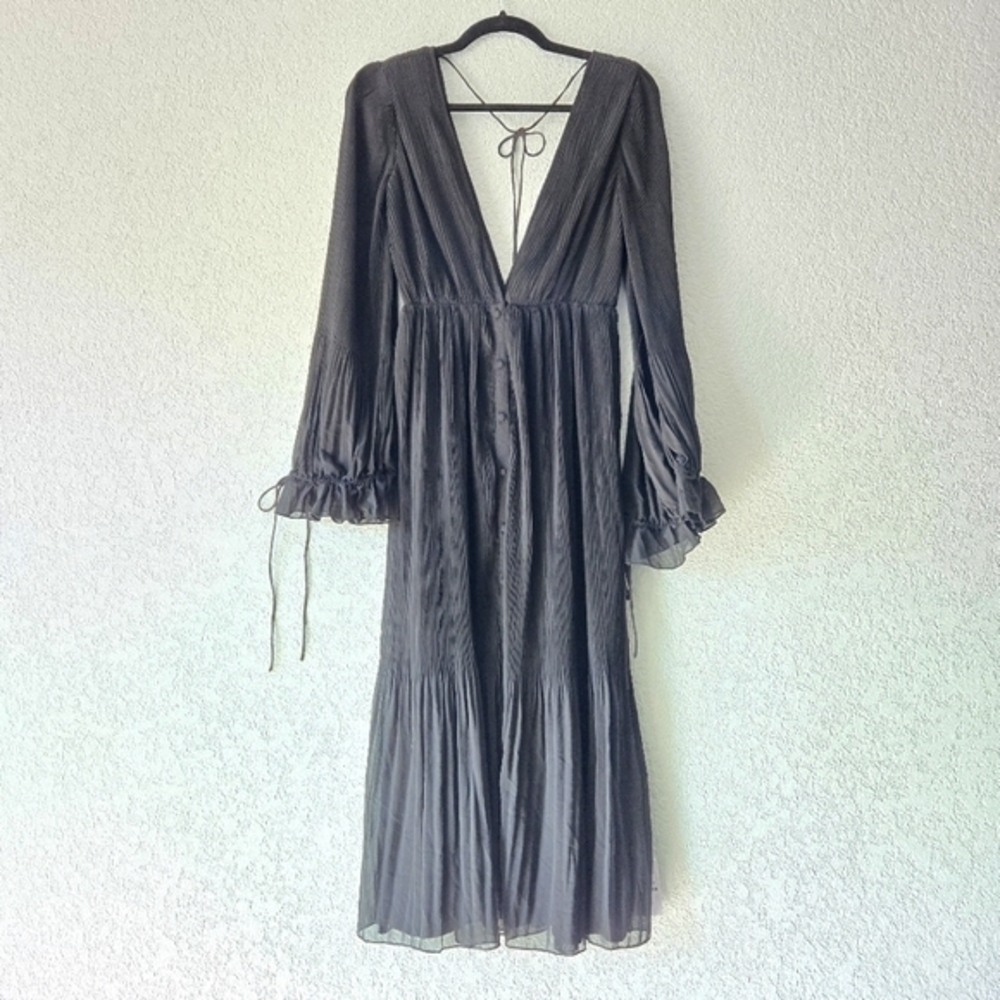 ASOS DESIGN Black Pleated Deep V-Neck Tiered Midi‎ Dress Long Bell Sleeve Size 0
